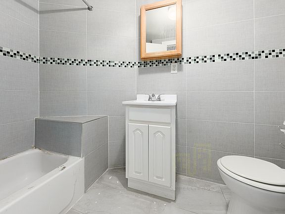 4th image of 668 Hancock St #2E