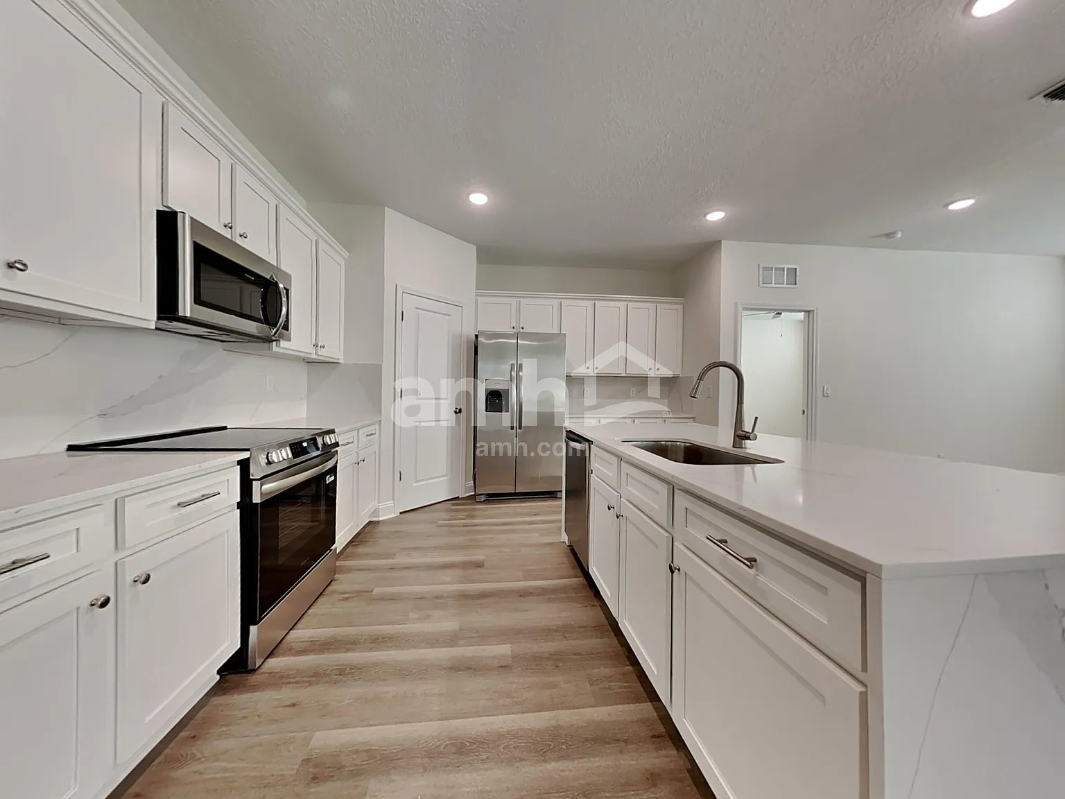 3 bed, 2.0 bath, 1703 sqft, $2,080 — Photo 3