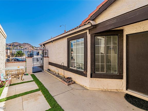 4th image of 2329 Los Feliz St