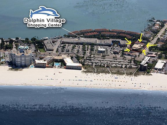 Great Location, public beach across the street and shops ju