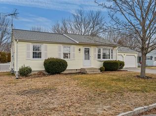 142 Stoneham Dr, Woonsocket, RI 02895