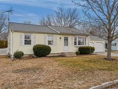 142 Stoneham Dr, Woonsocket, RI, 02895