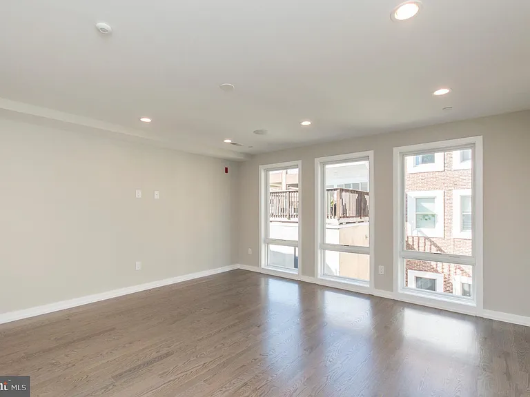 1703 Bainbridge St #2 — Photo 8