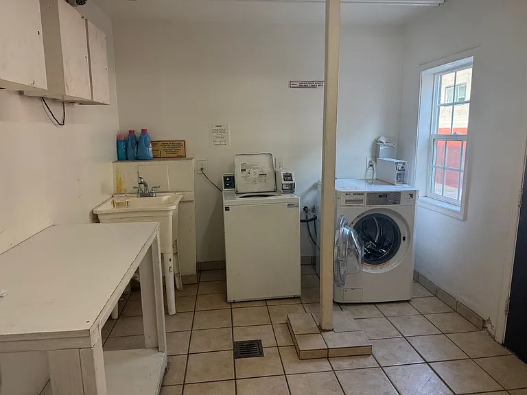 1816 N Gramercy Pl #104 — Photo 6