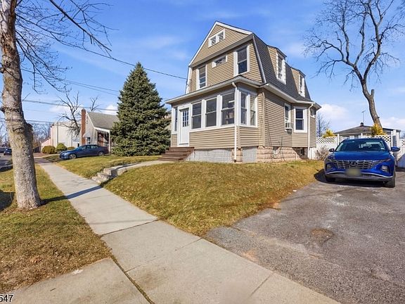 3rd image of 111 Sheridan Ave