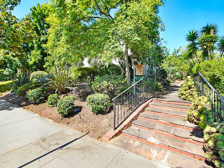 437 San Vicente — Photo 4
