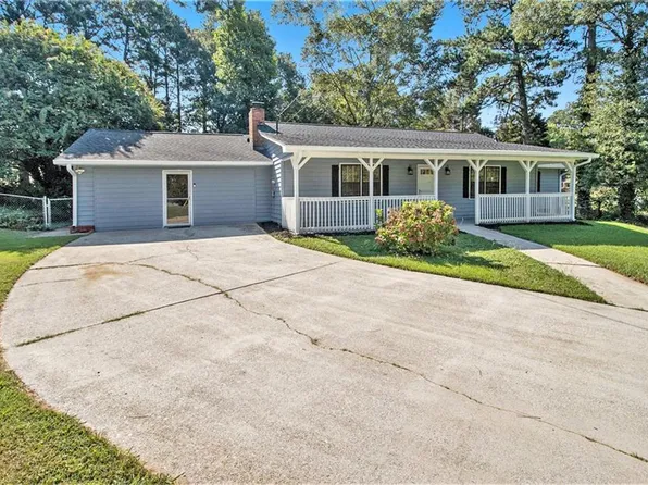 33 Glen Ct, Ellenwood, GA 30294