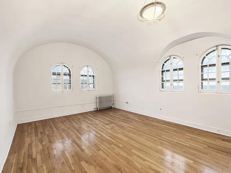 1055 W. Granville — Photo 12