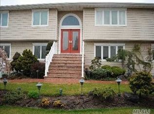 126 Berkeley Pl, Massapequa, NY 11758