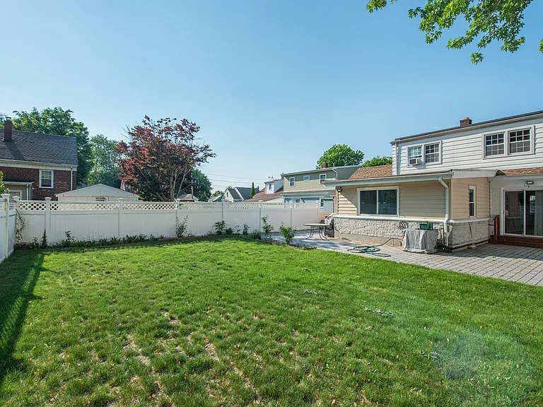 42 W Spring Valley Ave — Photo 22
