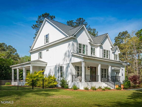 3rd image of 319 Woodspring Ln