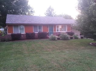 630 S Pleasant St, Tonganoxie, KS 66086