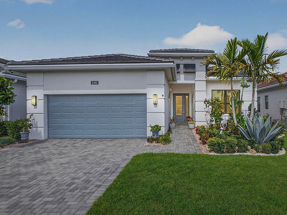 1st image of 5492 St Armands Way