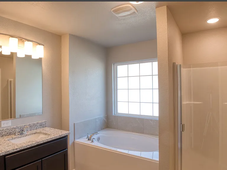 610 Hollyhock Dr — Photo 8