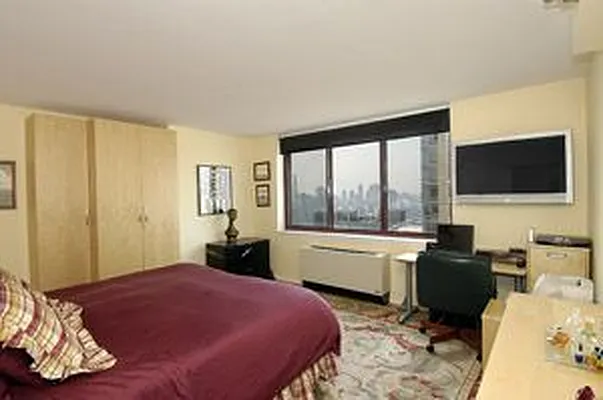Sold by Douglas Elliman | media 18