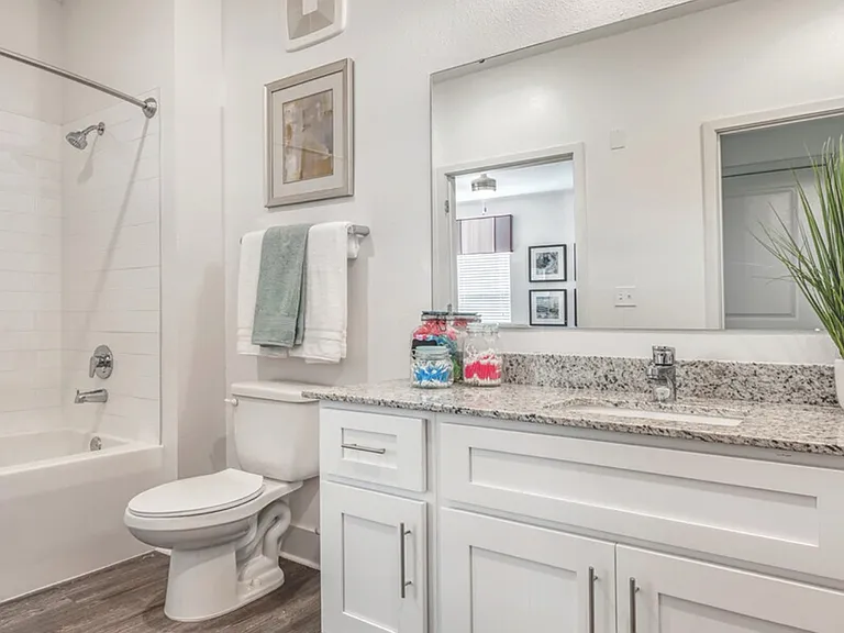 Venice Isles Luxury Apartments — Photo 14