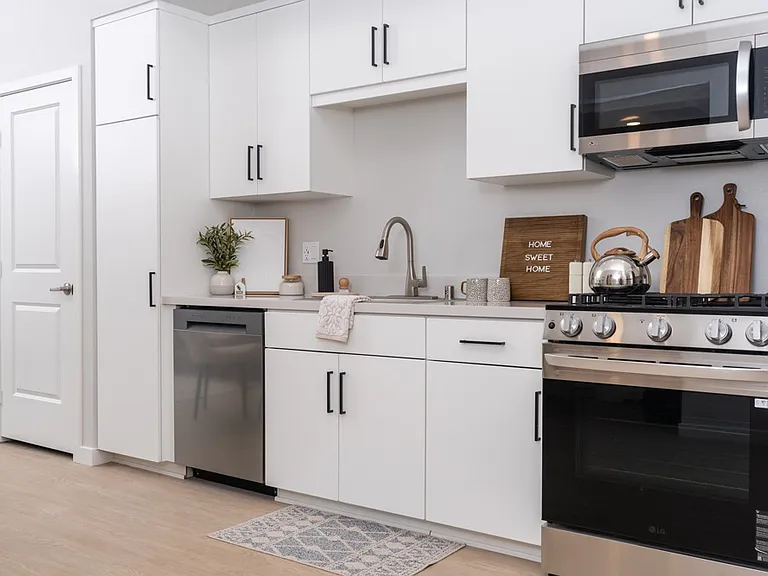 Downtown Ontario Luxury Apartments — Photo 20