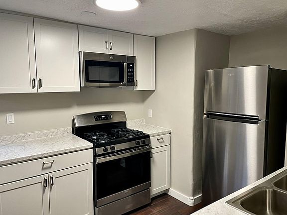 5th image of 215 Stanford Dr SE #1/2