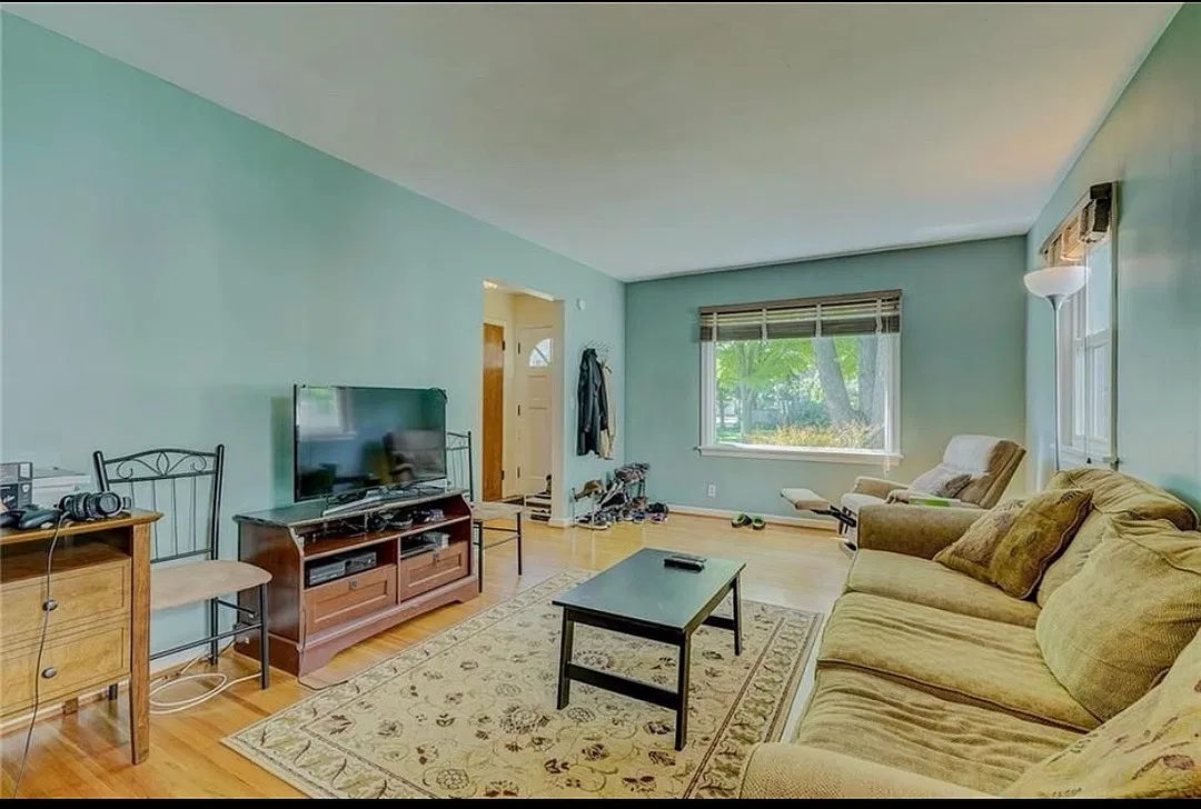 3 bed, 1350 sqft, $2,350 — Photo 3