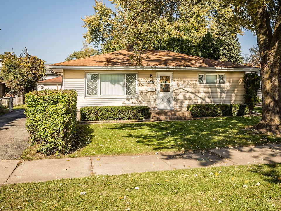 1st image of 11524 W Grand Ave