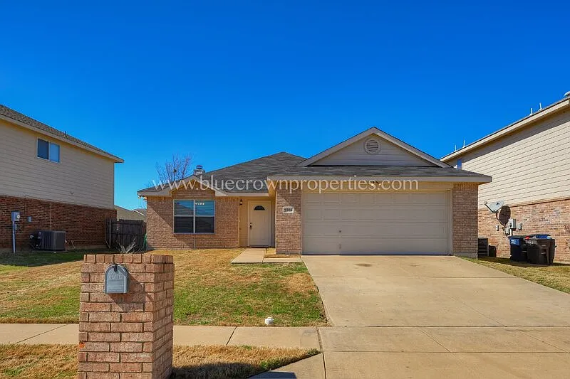3 bed, 2.0 bath, 1637 sqft, $1,800 — Photo 2