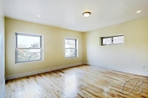 2nd image of 176 Grand St