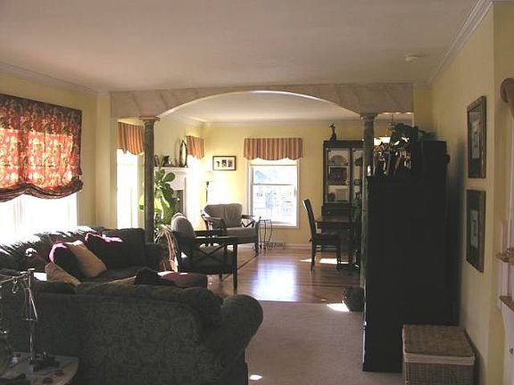 4th image of 210 LONGHOUSE Lane