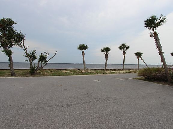 3rd image of 6723 Yacht Club Dr