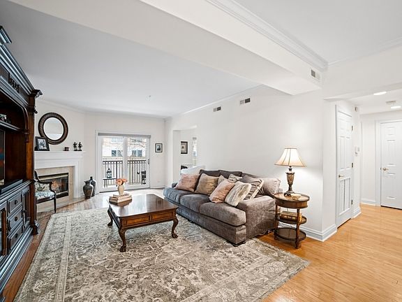 4th image of 153 E Laurel Ave APT 106