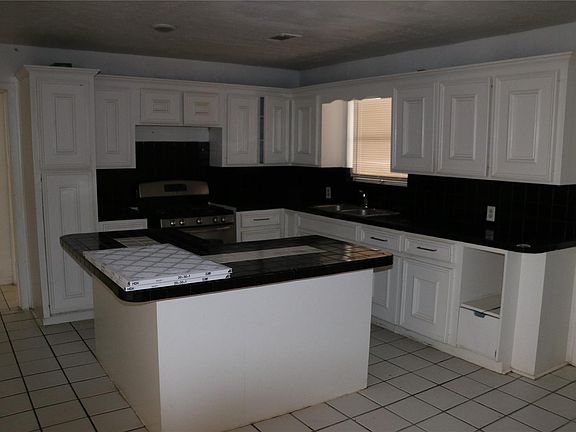 3rd image of 4734 Otterbury Dr