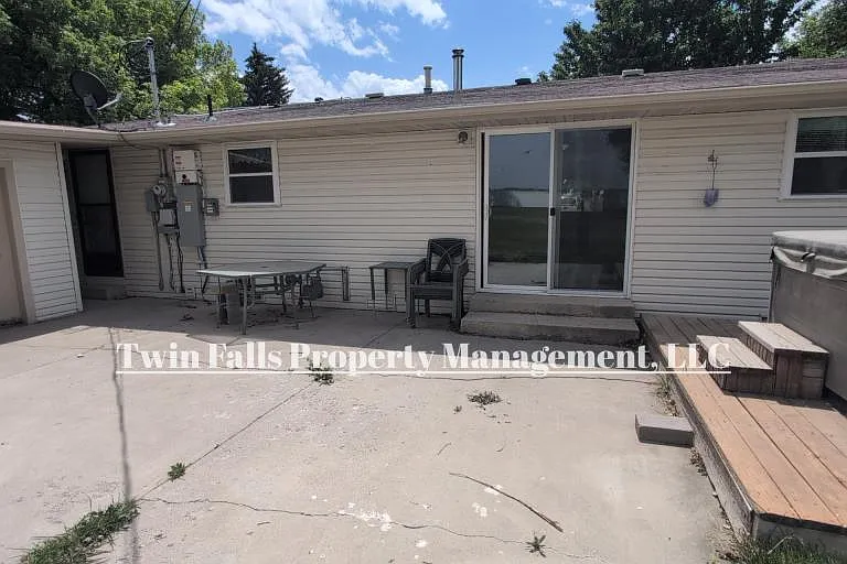 3073 Vickie Ln — Photo 37
