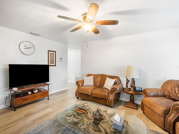 3rd image of 1016 Lady Guinevere Dr