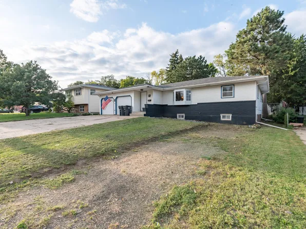 502 14th St NW, Mandan, ND 58554