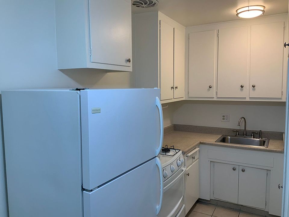 1st image of 13838 Victory Blvd APT 6