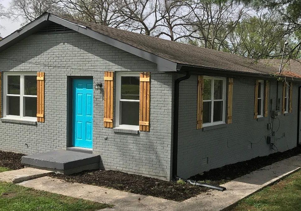 Front apartment facing the street - cute cedar shutters and