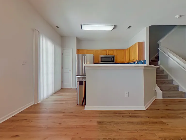 3926 Fountain Village Cir — Photo 3