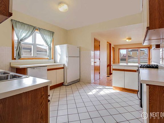 5th image of 3140 N Oak Park Ave