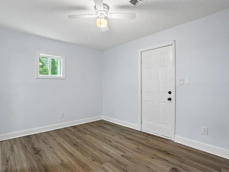 2223 Columbia Dr — Photo 24