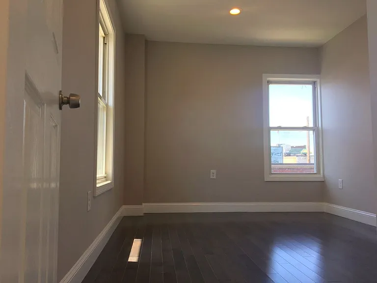 77 Linden St #2 — Photo 5