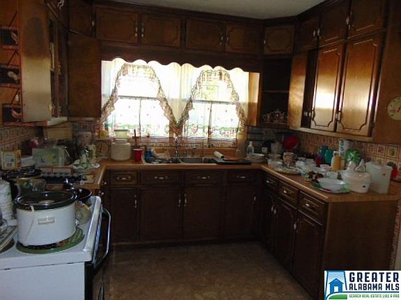 3rd image of 311 W Gayley St
