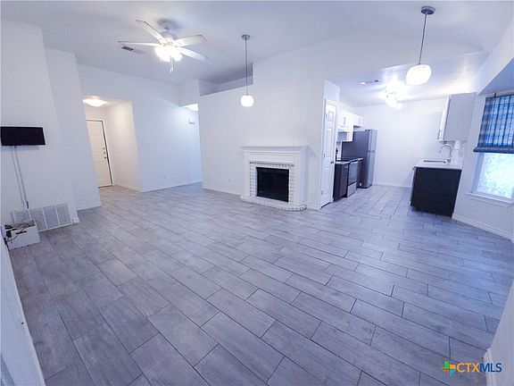 5th image of 1303 Dekort Cir