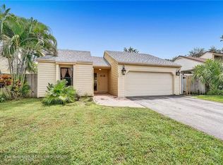 569 Golden Wood Way, Wellington, FL 33414