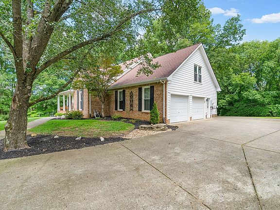 4th image of 1731 Creekview Ct