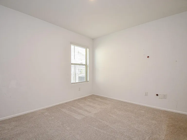 1460 Twilight Green Dr — Photo 16