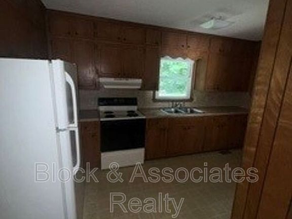 2nd image of 551 State Highway 42 N