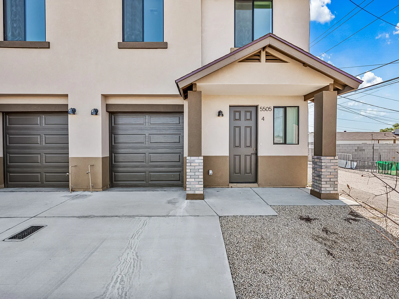 3 Bed + 2.5 Bath Home - All Appliances! Upgrades! — Photo 2
