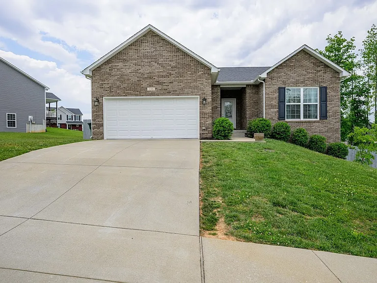 236 Butterfield Dr — Photo 1