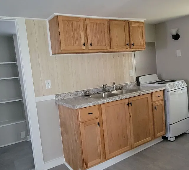 135 Byron St #2 — Photo 8