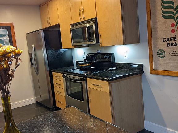 3rd image of 836 W Pennsylvania Ave W