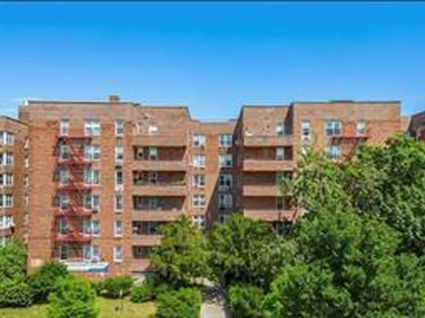 2727 Ocean Parkway image 1 of 15